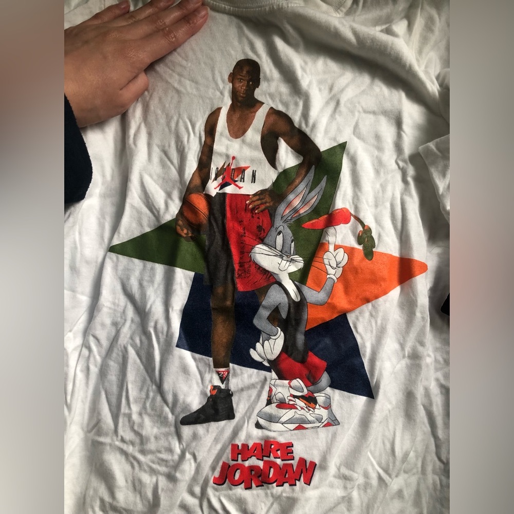 Jordan Retro 7 Bugs Bunny Space Jam Hare Jordan T shirt (big boys) medium NWT!